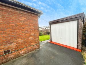 Garage - click for photo gallery